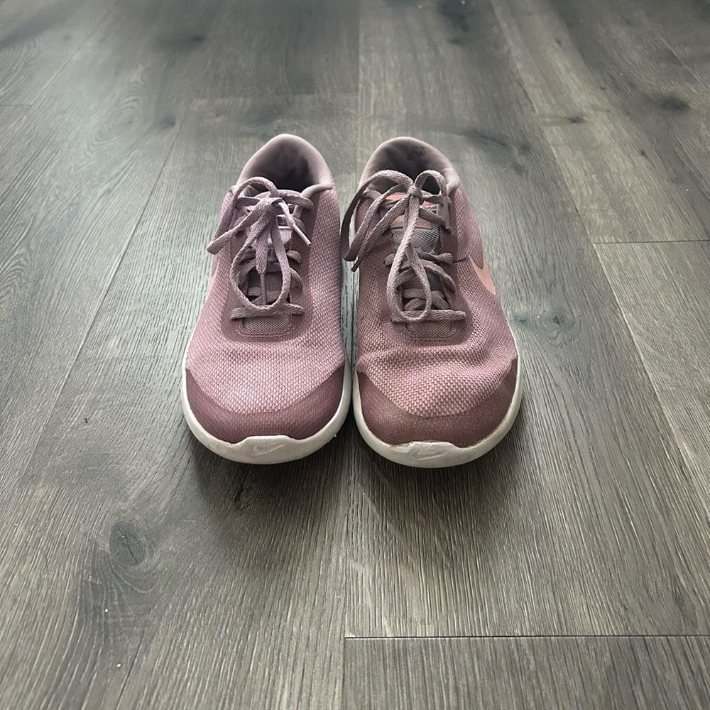 nike tennis shoes